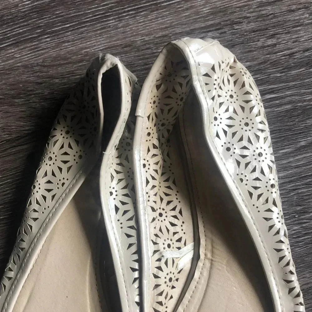 Capelli of New York Flats - Picture 3 of 5